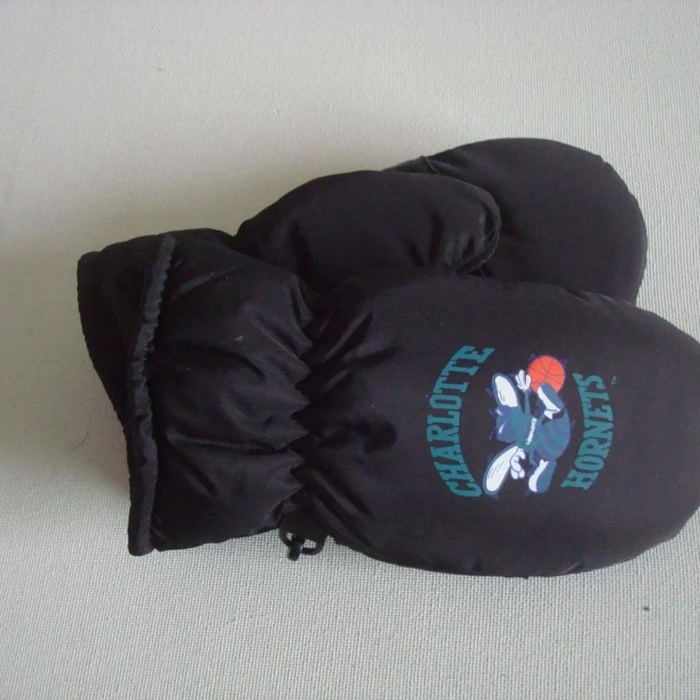 CHARLOTTE HORNETS GLOVES MITTENS YOUTH KIDS‎ 2-7YRS VINTAGE G-CAP G4